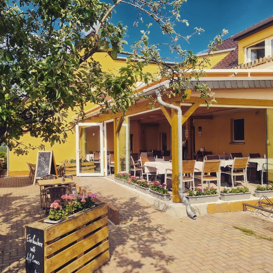 Gasthaus Zur Hecke เชินเนอเฟลด์ ภายนอก รูปภาพ