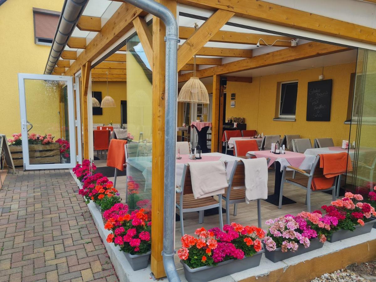 Gasthaus Zur Hecke เชินเนอเฟลด์ ภายนอก รูปภาพ