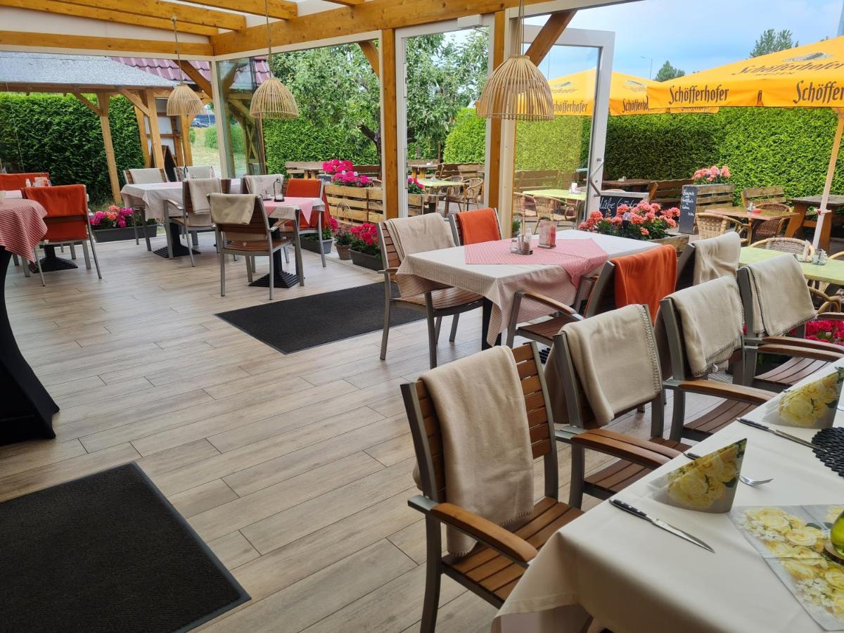 Gasthaus Zur Hecke เชินเนอเฟลด์ ภายนอก รูปภาพ