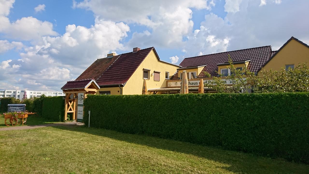 Gasthaus Zur Hecke เชินเนอเฟลด์ ภายนอก รูปภาพ