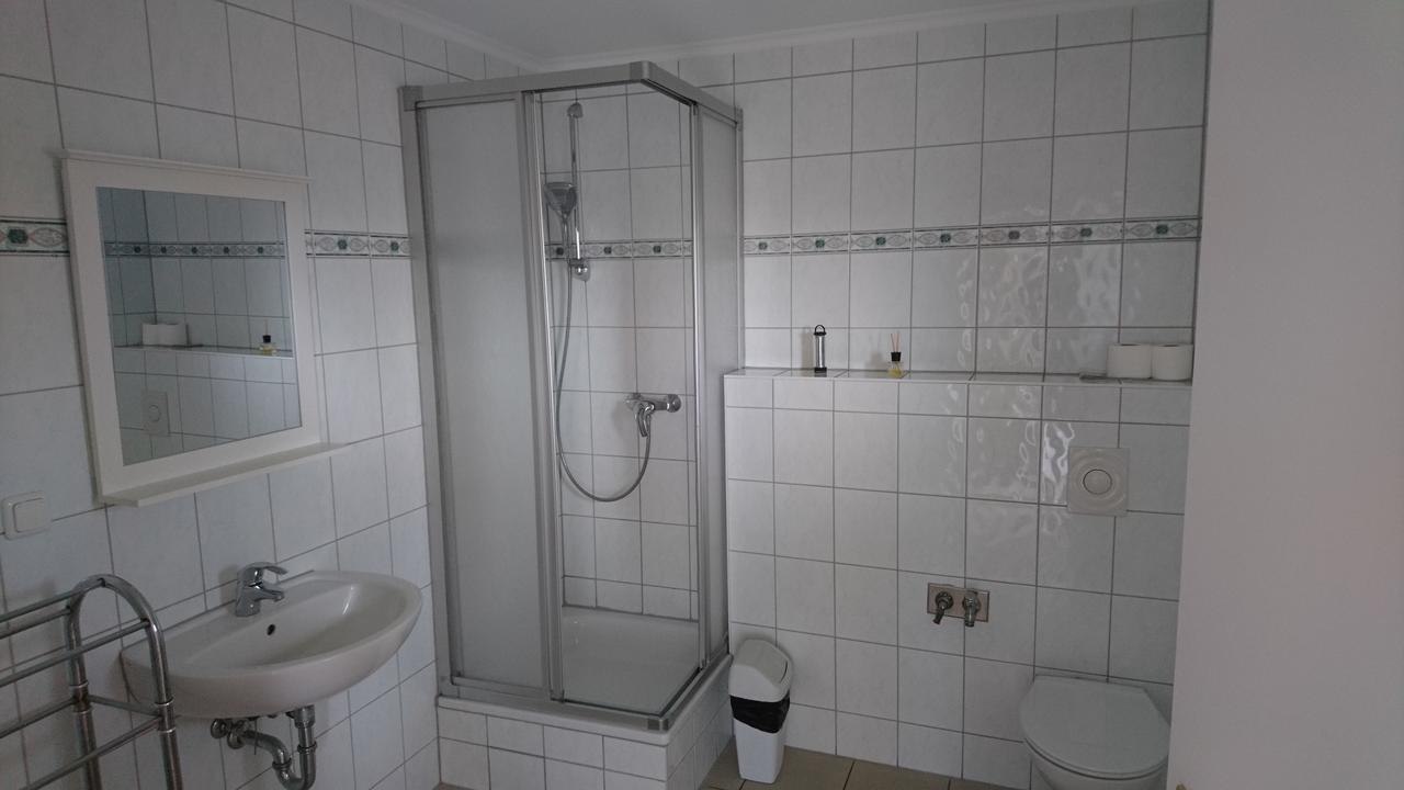 Gasthaus Zur Hecke เชินเนอเฟลด์ ภายนอก รูปภาพ