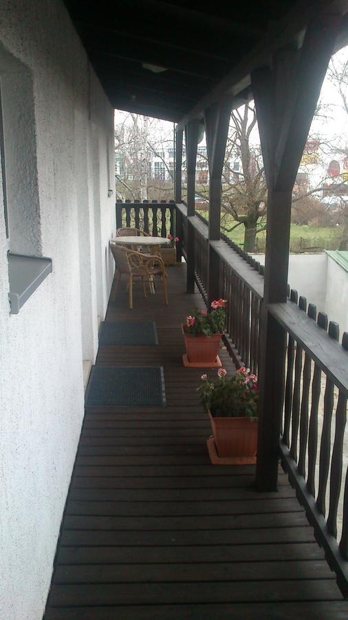 Gasthaus Zur Hecke เชินเนอเฟลด์ ภายนอก รูปภาพ
