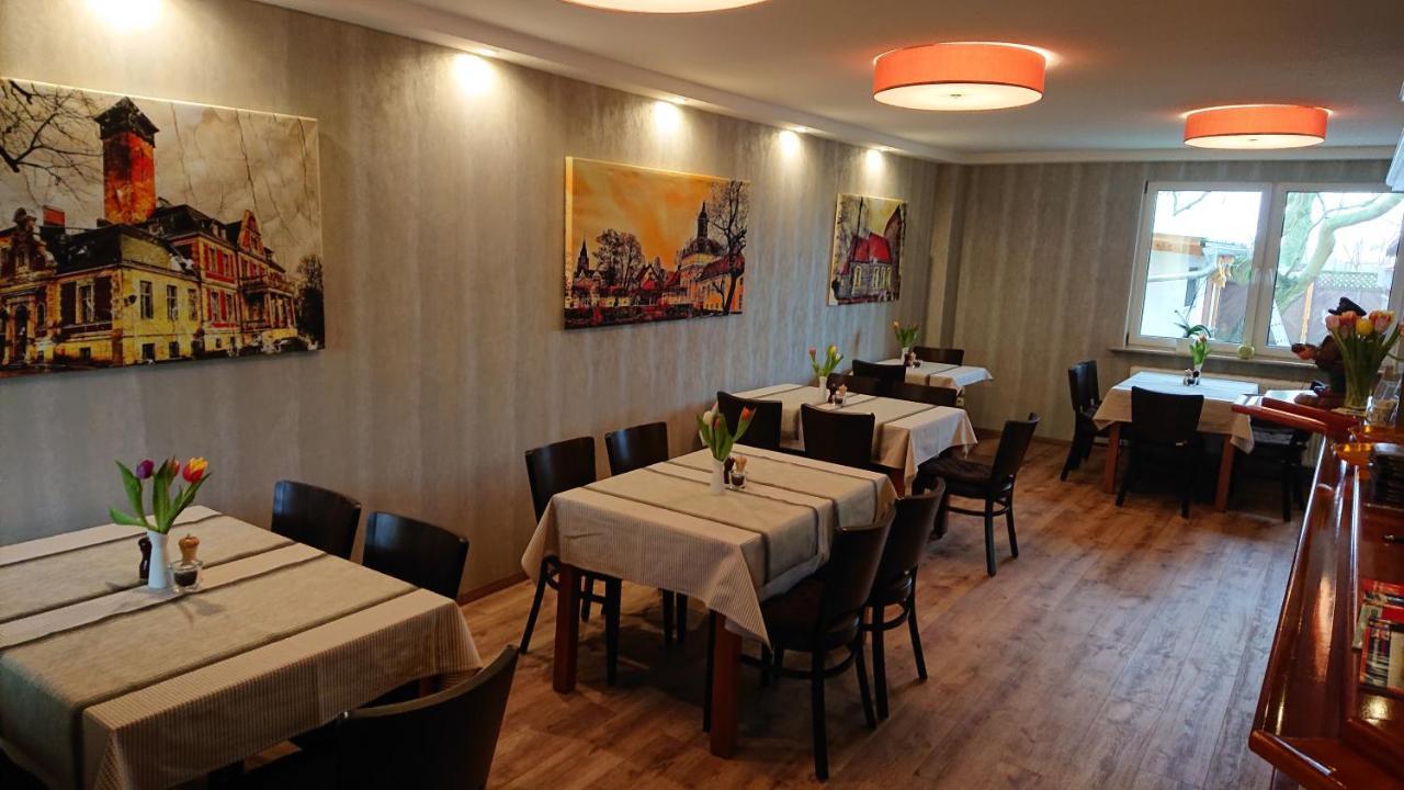 Gasthaus Zur Hecke เชินเนอเฟลด์ ภายนอก รูปภาพ
