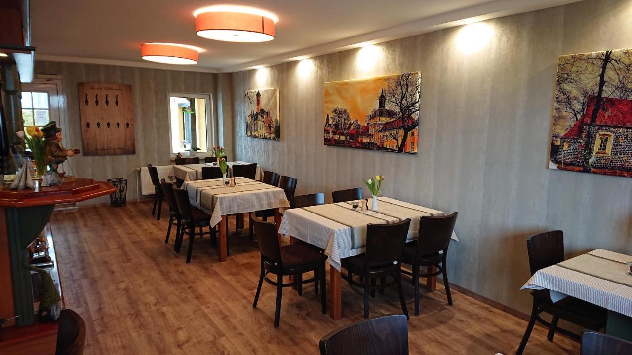 Gasthaus Zur Hecke เชินเนอเฟลด์ ภายนอก รูปภาพ